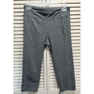 Live‎ Love Dream Gray Capri Leggings Size Medium Roching On Back 9.5" Rise